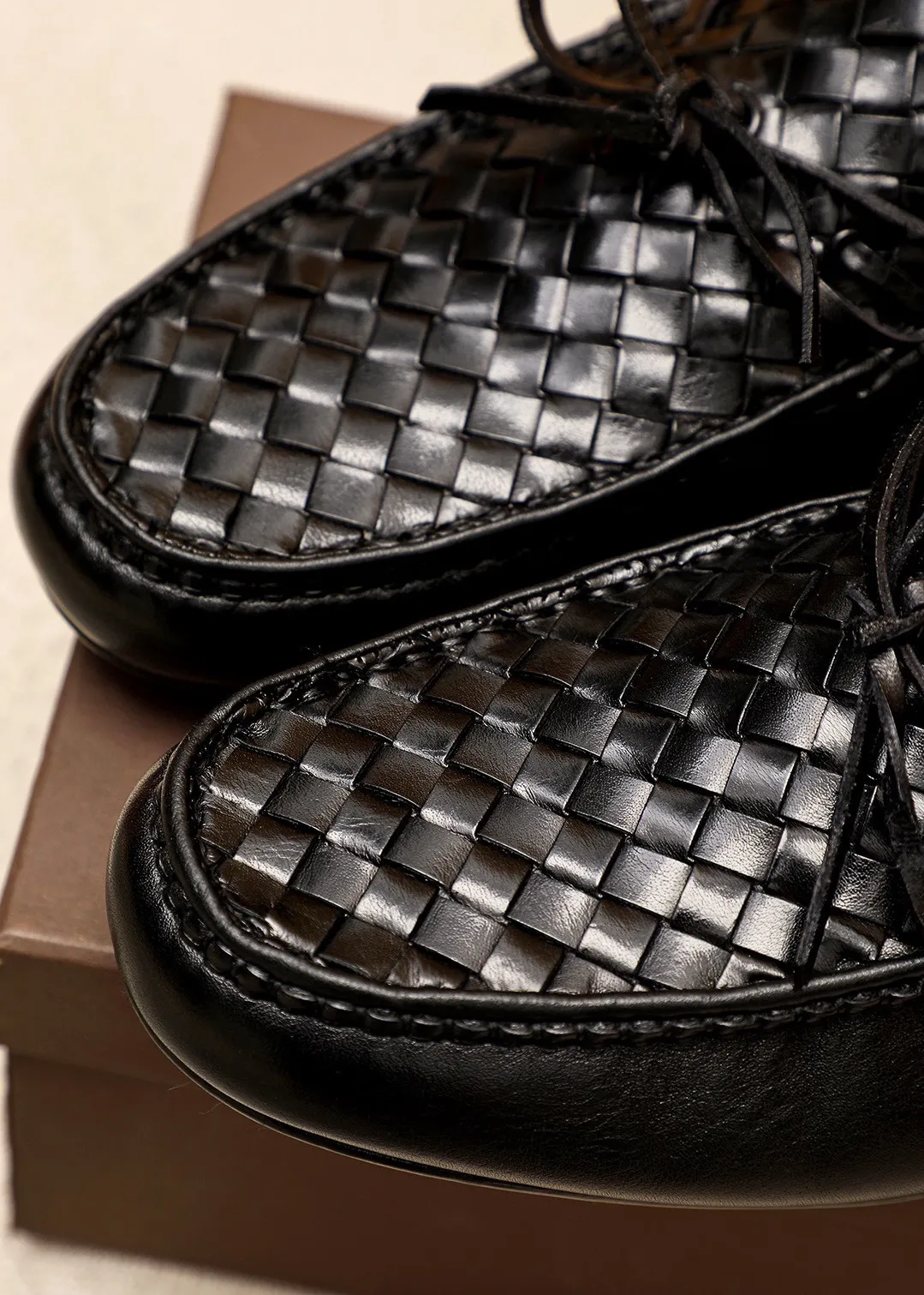 Men's Men's Shoes 💰: 420 💐BV Men's Slip-on Shoes® [BOTTEGA VENETA] Official website counter new model, one-to-one mold opening ⚠Italian calfskin embossed ➕Cow 🐂 leather lining. Driving slip-ons, available at counters, sizes 39-44 (38.45🉑️customized)